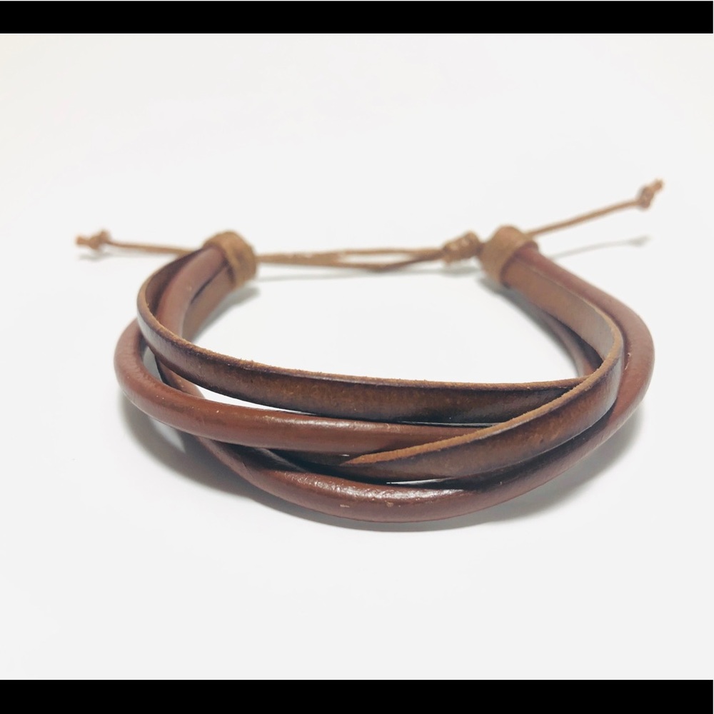 Adjustable leather bracelet